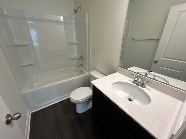 Building Photo - 3 Bedroom | 2.5 Bathroom End Unit Raleigh ...