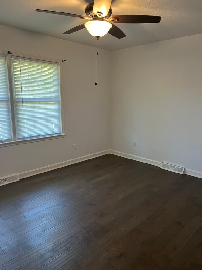 Building Photo - AVAILABLE NOW – Peaceful 3 Bedroom Home on...