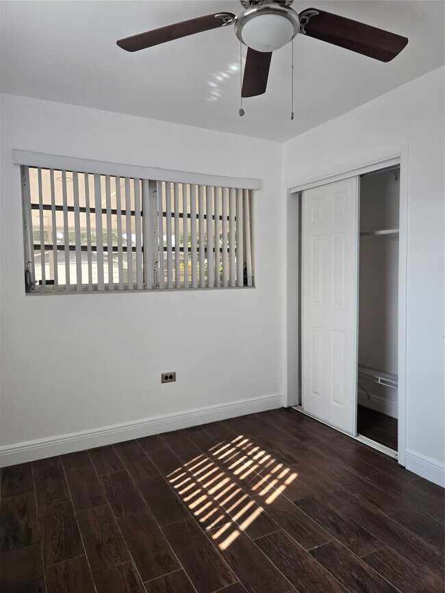 Building Photo - 2606 Alcazar Dr