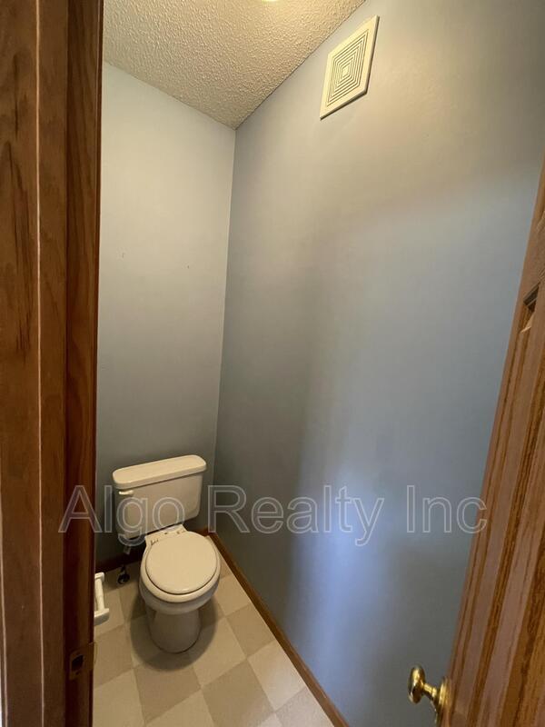 Building Photo - 1694 Oakbrooke Ct