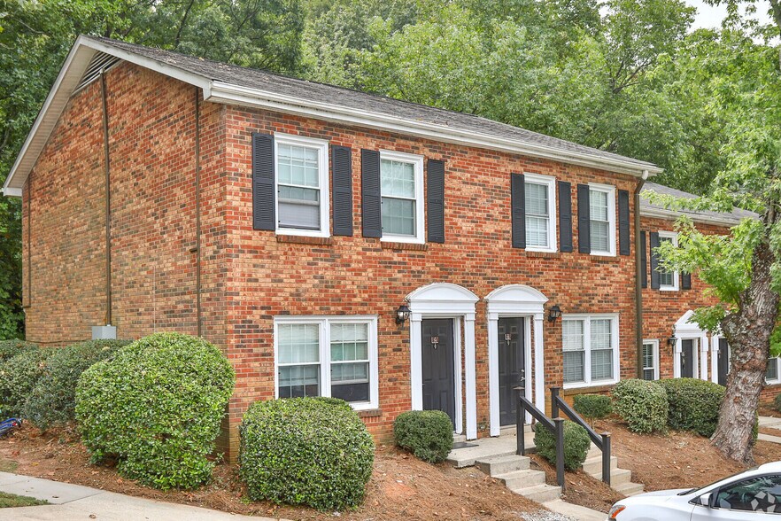Westchester Townhomes 300 Pelham Rd Greenville SC 29615 Apartment