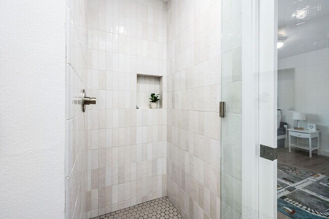 Building Photo - 76817 Manor Ln