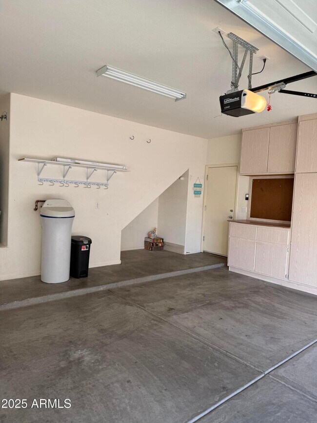 Building Photo - 848 S Colonial Dr