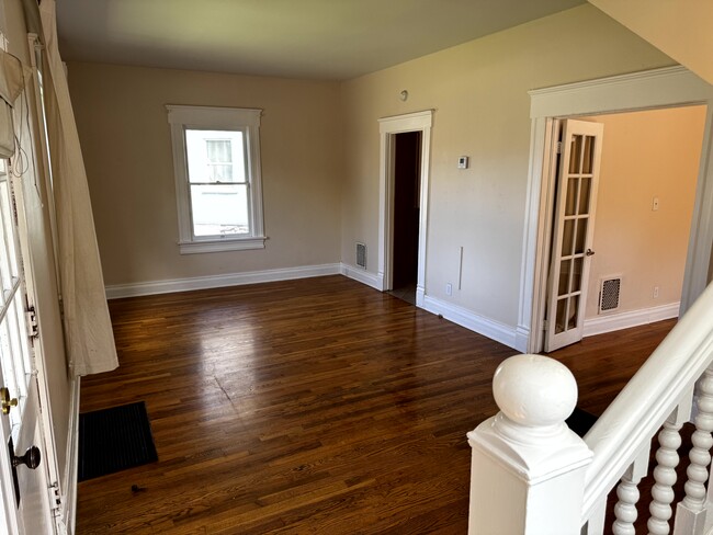 Entry/Living Room - 3 Beverly Pl