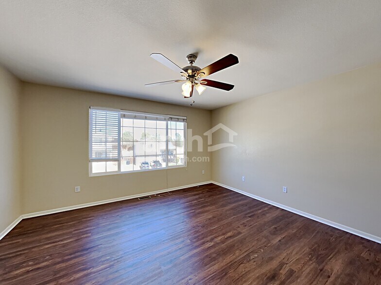 Building Photo - 1135 Legend Oak Dr