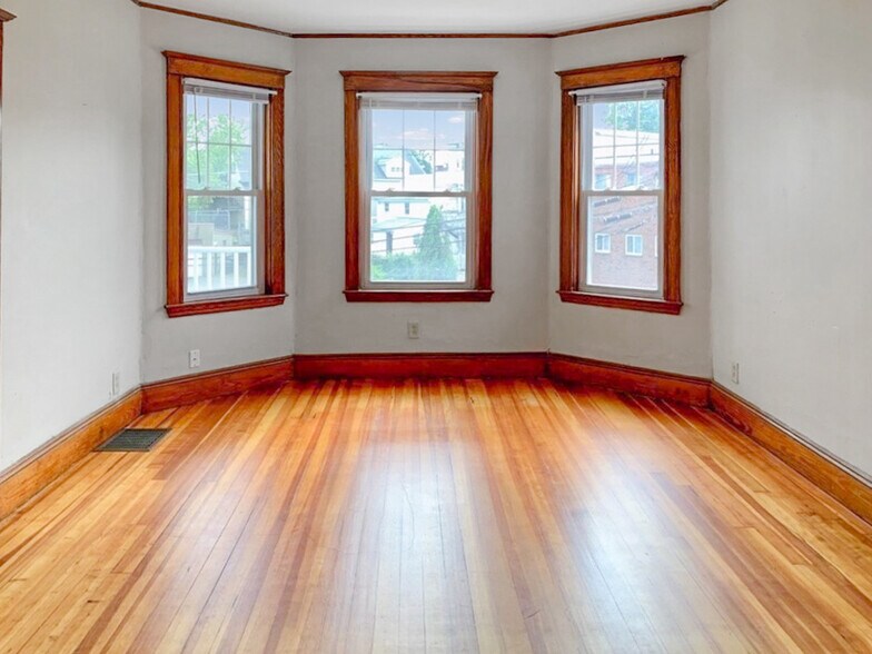 Building Photo - 8 Wyvern St