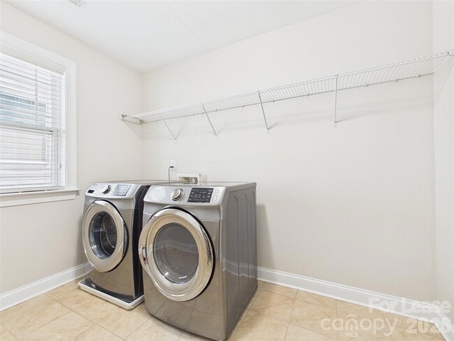Building Photo - 1455 Briarfield Dr NW