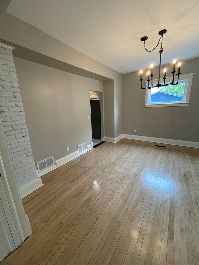 Building Photo - AVAILABLE Immediately!- 3 Bed 2 Bath Single family home!