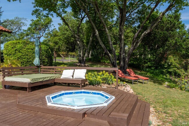 Building Photo - 452 Chestnut Ave