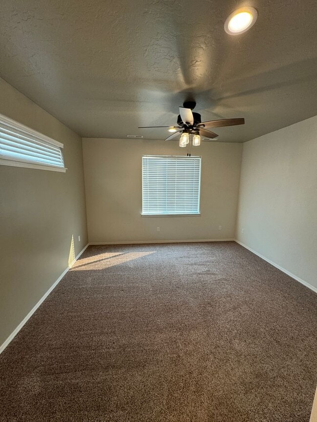 Building Photo - Charming 3-bedroom, 2-bathroom home locate...