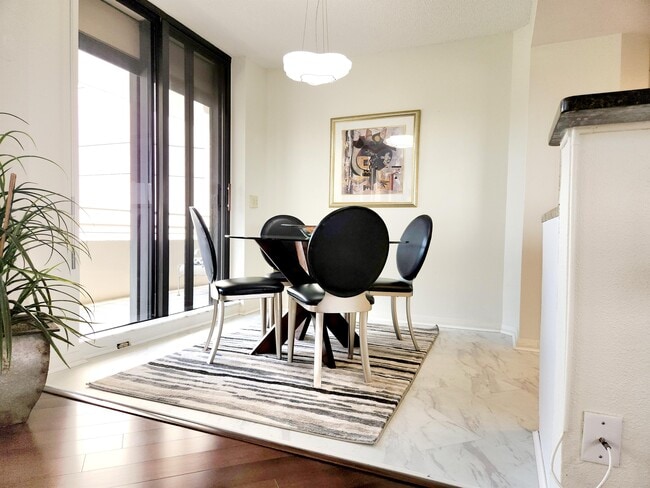 Building Photo - 5950 Pelican Bay Plaza S