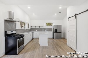 Building Photo - 17807 Hilltop Dr