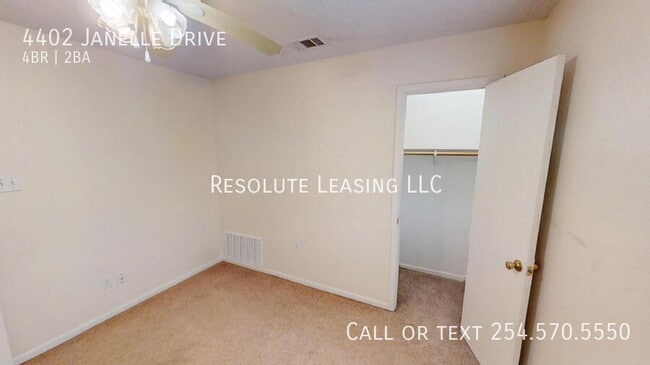 Building Photo - 4402 Janelle Dr