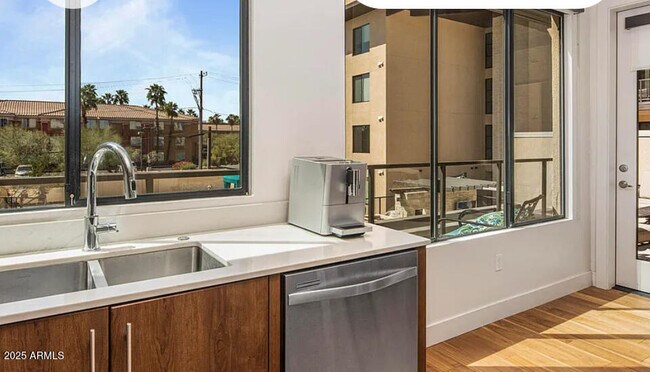 Building Photo - 7300 E Earll Dr