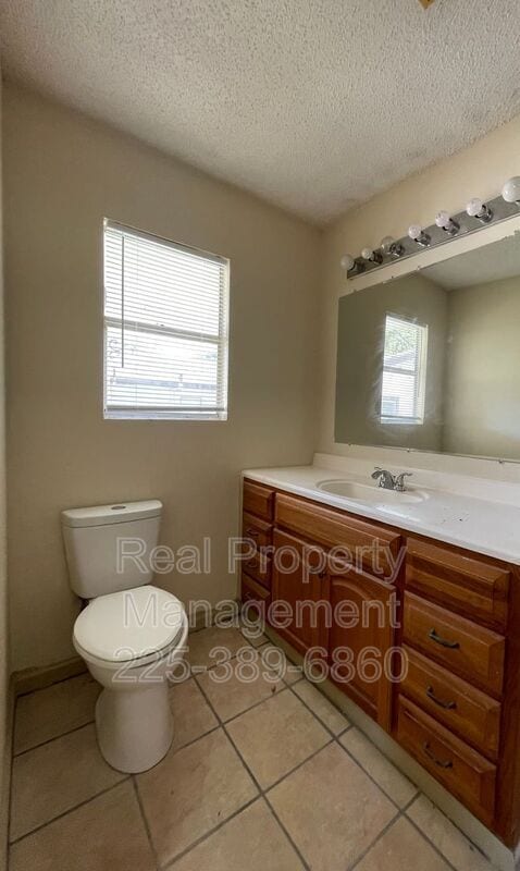 Building Photo - 1208 N Willow Ave