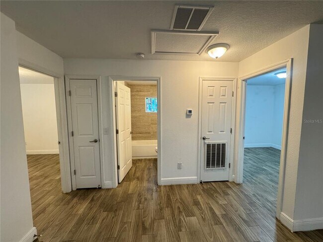 Building Photo - 708 Bon Air St