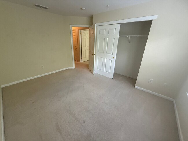 Building Photo - 179 Mountain View Dr