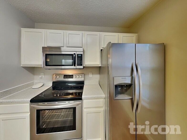 Building Photo - 1026 Summit Hills Dr