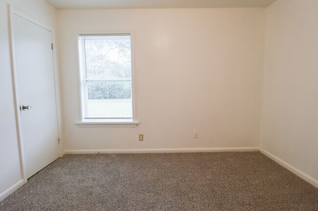 Building Photo - Charming 2 Bed, 1 Bath Home!