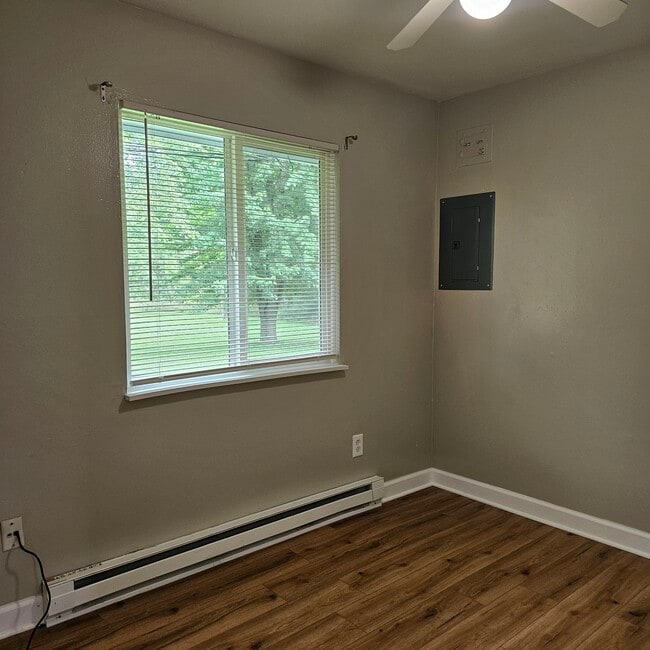 Building Photo - 2931 Spring Hill Dr