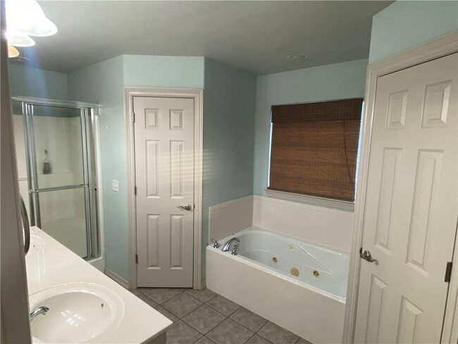 Building Photo - 2949 Bluegrass Pl