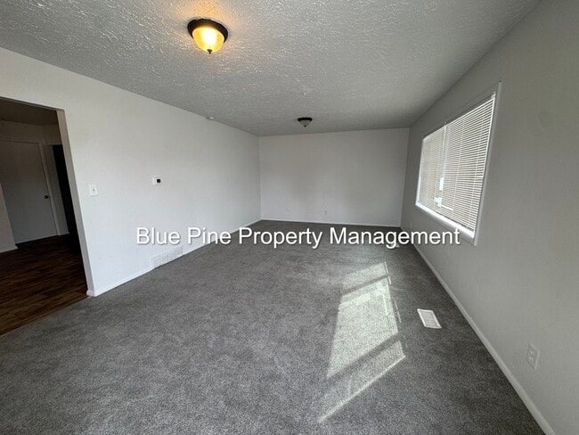 Building Photo - 301 E 18th St