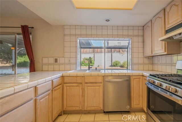 Building Photo - 28043 Woodstock Ave