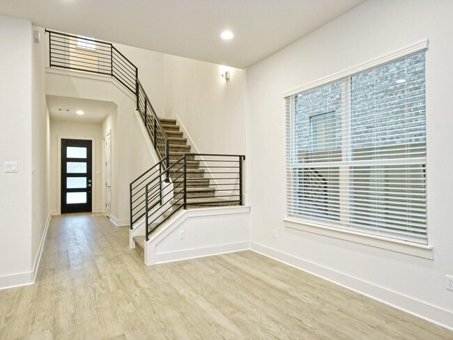 Building Photo - 1249 Summerbrooke Cir