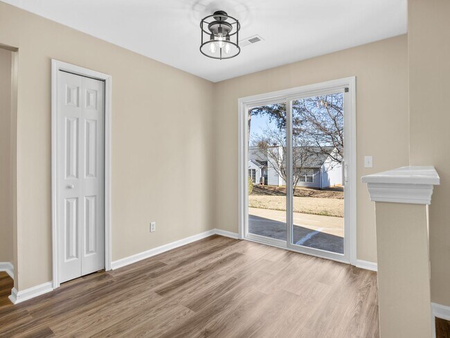 Building Photo - Beautiful 4 bedroom 2 bathroom house ready for you to call home!