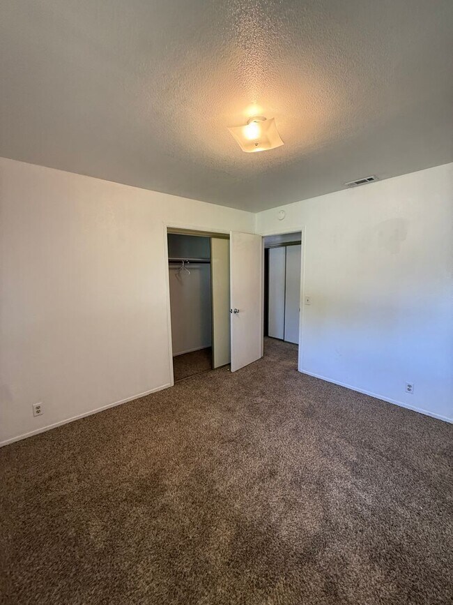 Building Photo - Beautiful 3 Bed, 2 Bath Home in Prime Location