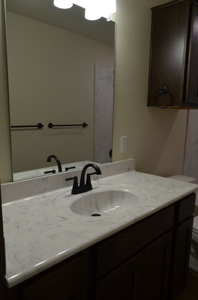 Building Photo - 1007 Cline Dr