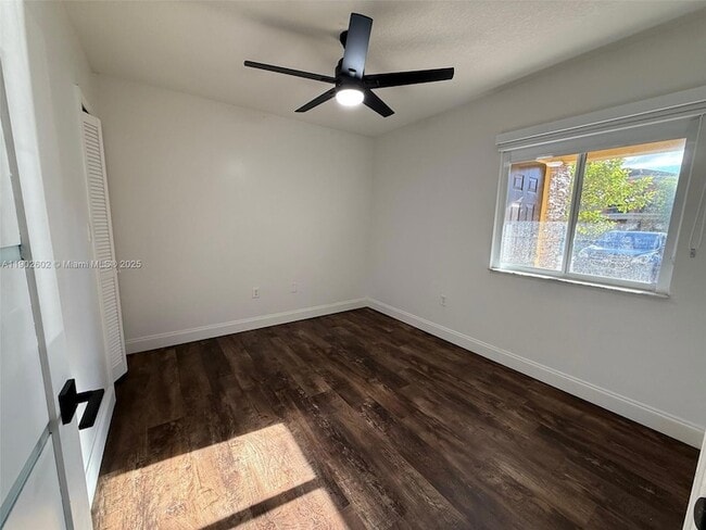 Building Photo - 930 NE 34th Ave