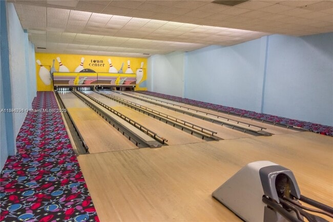 Building Photo - 301 Racquet Club Rd