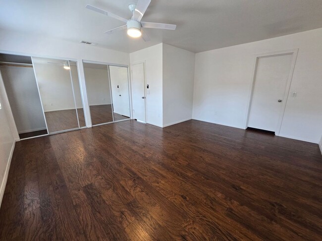 Building Photo - 5BD/3BA on Adobe Dr!!