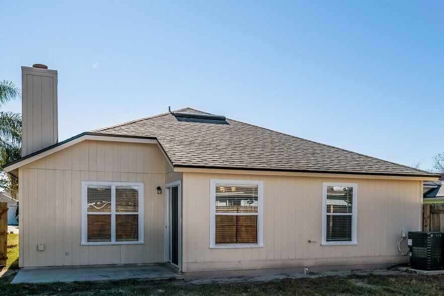 Building Photo - 12335 Silent Brook Trail N