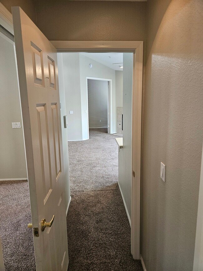 Building Photo - 7520 E Earll Dr