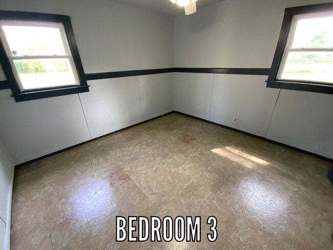 Building Photo - 1001 Glenwood Dr