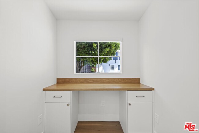 Building Photo - 11151 Hortense St