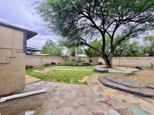 Building Photo - 4740 E Melissa St