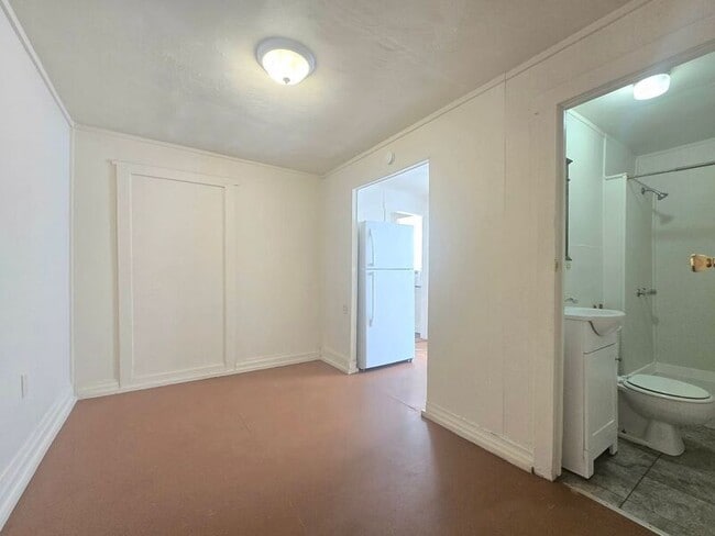 Building Photo - 2219 Everett St