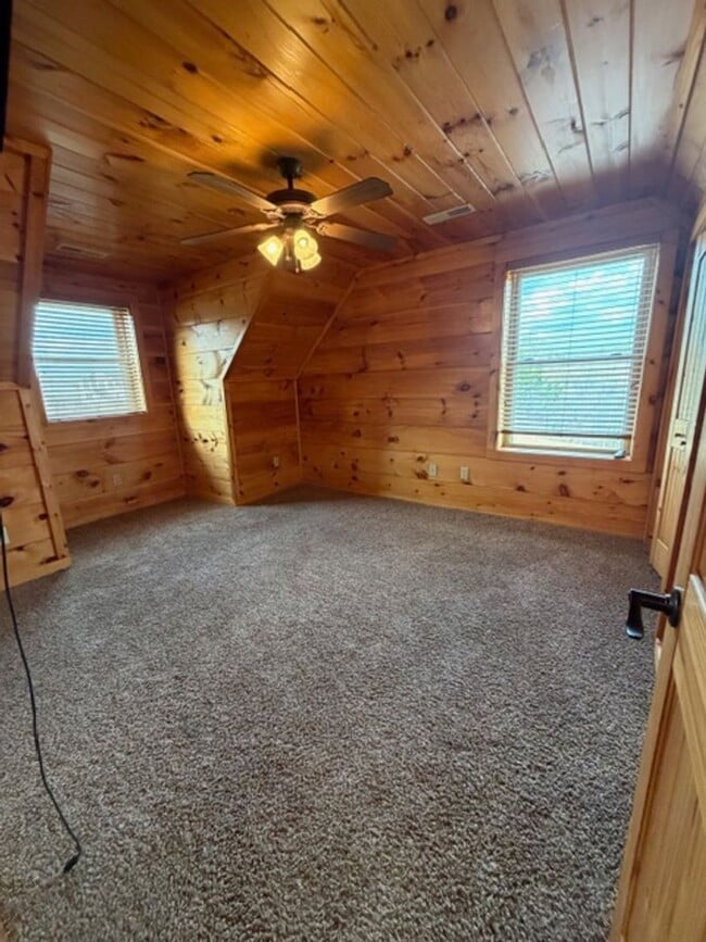 Building Photo - Sevierville 37876 - 3 bedroom, 3.5 Bath, 2486 sq. ft. Cabin and a 672 sq. ft. Studio above garage...