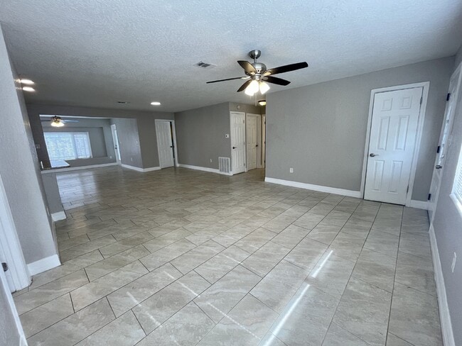 Building Photo - 4 bedroom 2 bathroom pool home for rent