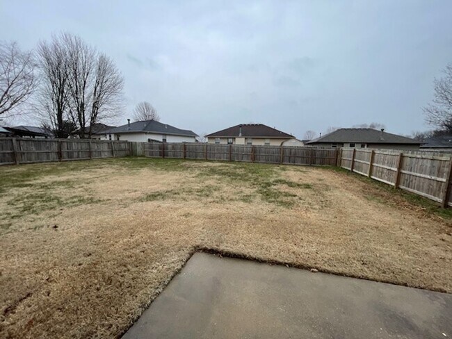 Building Photo - This All Brick home is Located in Orchard Crest West!