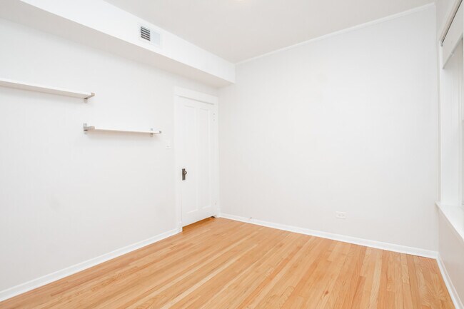 Building Photo - 2136 N Avers Ave