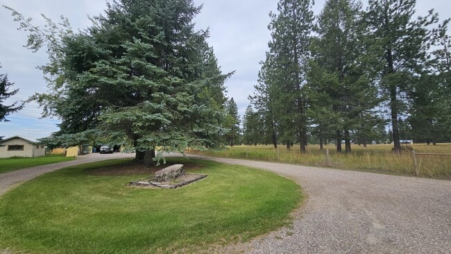 Building Photo - Fully Furnished house on 40 Acres Horse Pr...