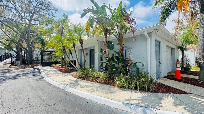 Building Photo - 7145 E Bank Dr