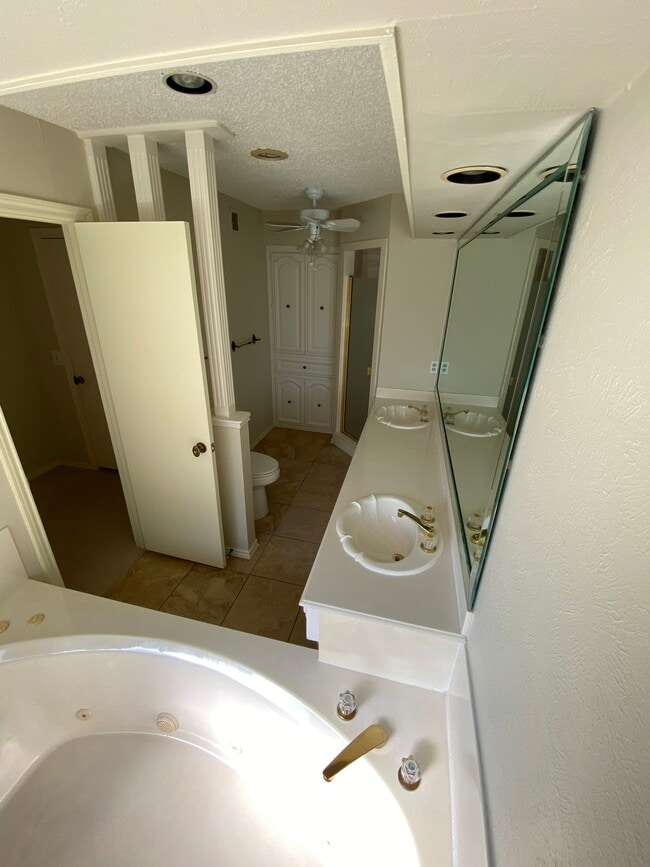 Building Photo - 6614 Harvest Glen Dr