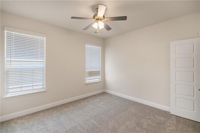 Building Photo - 411 Linda Ln