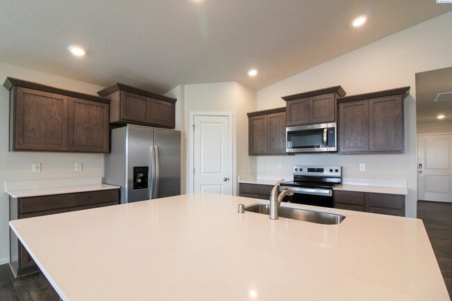Building Photo - 4 Bed/2 Bath Home in West Pasco