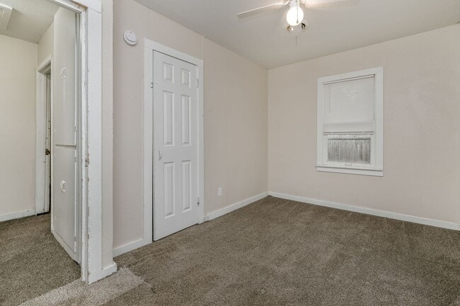 Building Photo - 819 N Apache St
